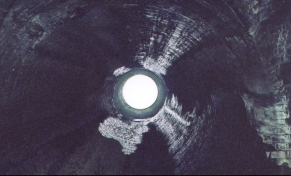 AC18	Looking up the airshaft in Oxendon Tunnel.