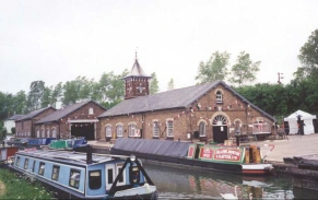 AI20	The canal at Bulbourne.