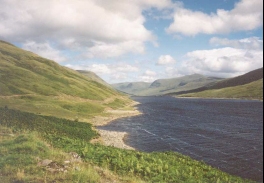 AK06	Looking east along Loch Lyon.