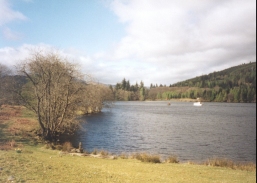 AQ18	The northeastern end of Loch Oich near Aberchalder.