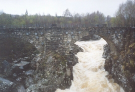 AS16	Water flowing fast underneath the old Blackwater Bridge.