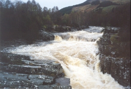 AS18	A close-up of the water flowing under Blackwater Bridge.