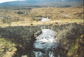 AU12	The old bridge over the Unapool burn.