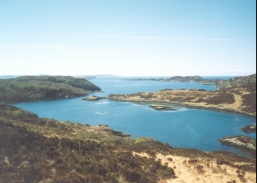 AU32	Looking southwestwards over the sea from the old road.