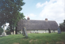 AX26	A thatched cottage behind the graveyard in Kings Ripton.