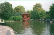 D25	A pagoda restaurant on the Regent's Canal between London Zoo and Camden.