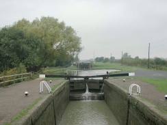 P9290007	Stoke Bruerne lower lock, looking up the flight of locks.