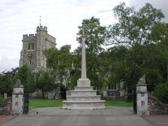 P6220002	Tring war memorial.