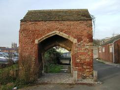 P2002A310035	A gatehouse in Kings Lynn. 