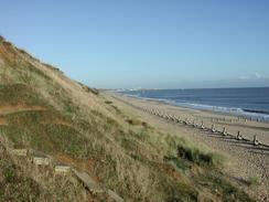 P2002B070008	The view northwards along the beach from Gorleston Cliffs. 