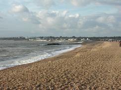 P2002C280050	Looking northwestwards to Milford on Sea from Hurst Beach. 