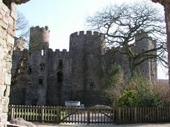 P20033130013	Laugharne Castle.