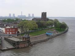 P20034201734	The northern bank of the Mersey in Widnes.