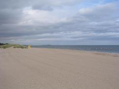 P20039148708	The beach in Broughty Ferry.