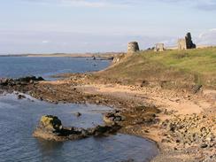 P20039219088	Looking towards the ruins of Newark Castle.