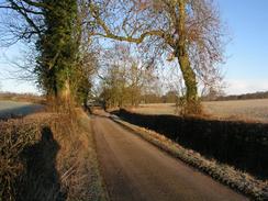 P2003B279983	The lane leading down to Eaton Hall Farm.