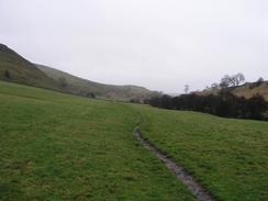 P2003C270456	The footpath heading southeastwards towards Pilsbury Castle.