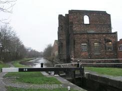 P2003C300589	A lock on the Trent and Mersey Canal.