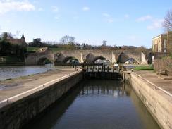 P20032081116	The lock and bridge at East Farleigh.