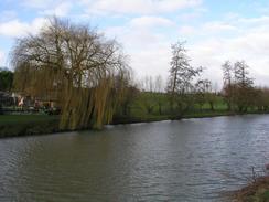 P20032081119	A riverside scene near East Farleigh.