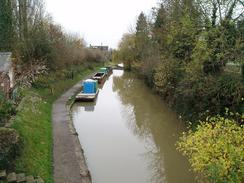 P2004B202322	Looking south along the canal from bridge 152 in Cropredy.