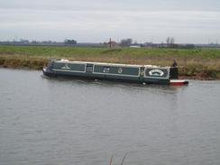 P2004B272525	A narrow boat on the Great Ouse.