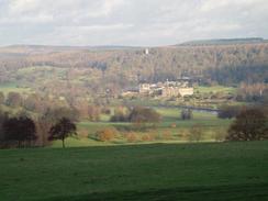 P2004C042786	Looking back over the Derwent valley and Chatsworth from near New Piece Wood.