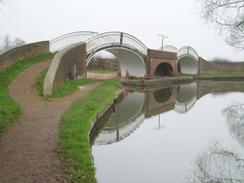 P2004C132899	The double-arch bridge over the canal in Braunston.