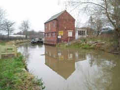 P2004C132937	Canalside buildings to the north of Rugby.