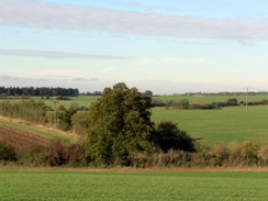 P2005B057916	Looking west from between Hermitage Farm and New House Farm.