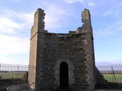 P2005C048725	A turret on the roof of Orford Castle.