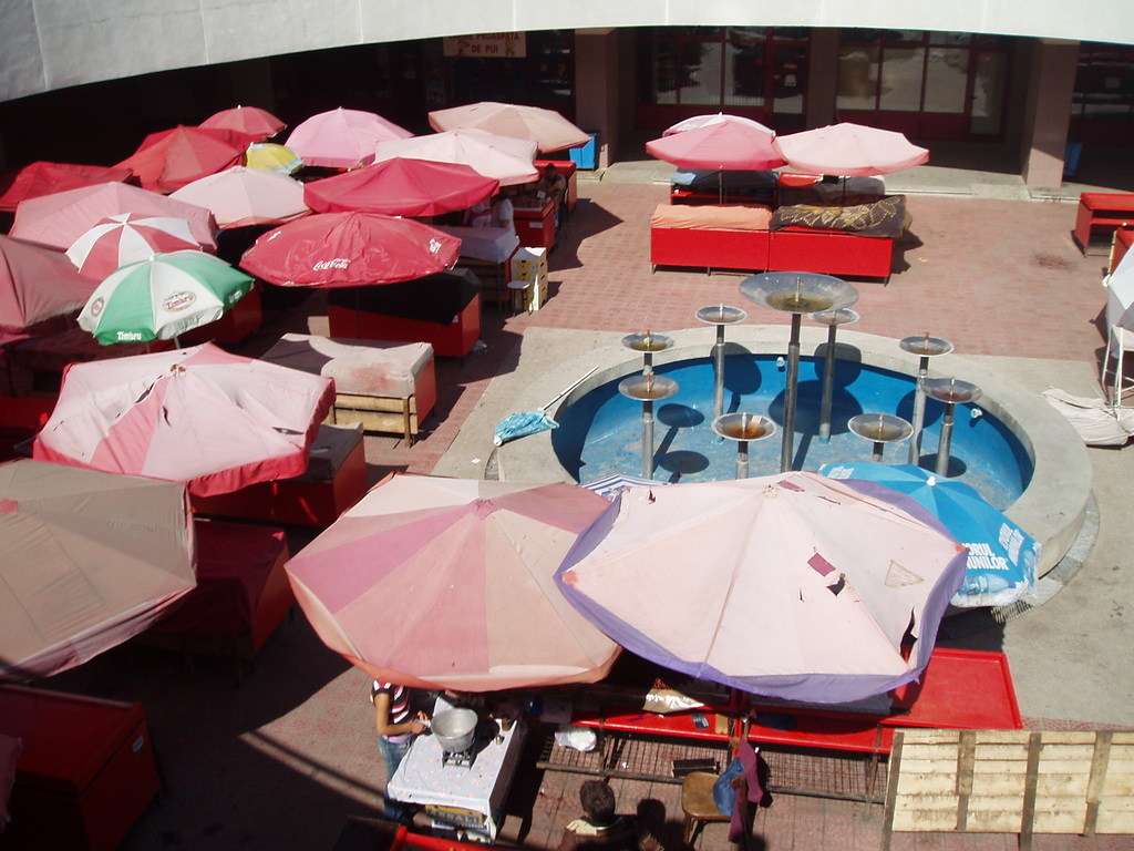 An odourful outdoor market in Iasi.