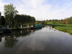 P2006A295533	The Thames at Shiplake Lock.