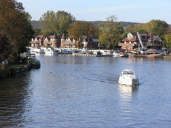 P2006A295660	Looking down the river at Bourne End.