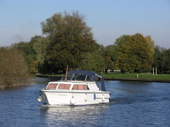 P2006B045816	The River Thames in Runnymede.