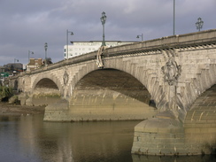 P2006B126070	Kew Bridge.