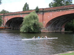 P20077148725	Brunel's Sonning Arch over the Thames.