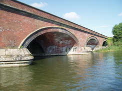 P20078250021	The rail bridge over the Thames.