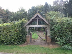 P2007A089400	A gateway leading into the cemetery at Mottisfont.