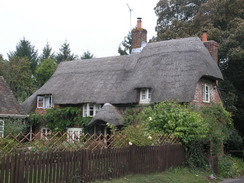 P2007A089403	A cottage in Mottisfont.