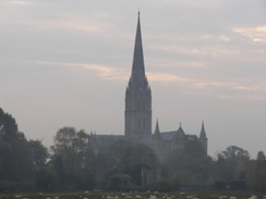 P2007A229594	Looking back towards Salisbury Cathedral.