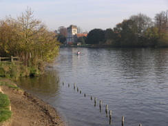 P2007B040267	Heading southwest towards Temple Lock.