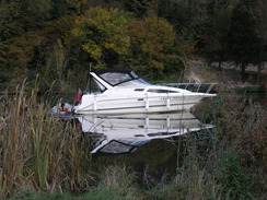 P2007B040382	A boat on the Thames near Shiplake.