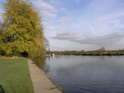 P2007B040394	Heading southwest from Shiplake Lock.