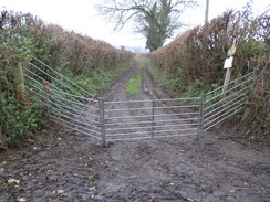 P2007B261489	The difficult gateway near New Barn.