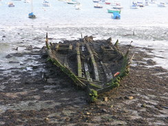 P2007C192036	A rotting boat on the foreshore.