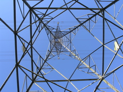 P20081302719	Looking up an electricity pylon.