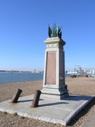 P20082082940	A monument on the seafront in Southsea.