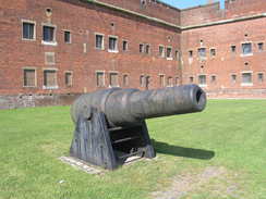 P20086054856	A cannon outside Fort Widley.