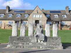 P2008A095511	A statue dedicated to the Tolpuddle Martyrs.